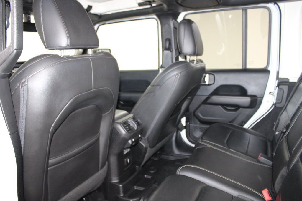 Used 2018 Jeep Wrangler Unlimited Sahara AWD/4WD image 18