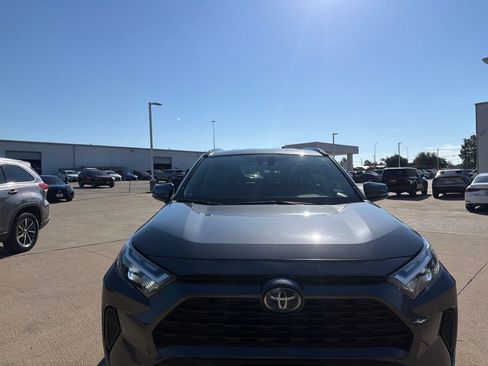 Used 2022 Toyota RAV4 XLE AWD/4WD image 2