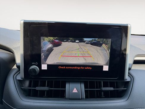 Used 2023 Toyota RAV4 XLE FWD image 9