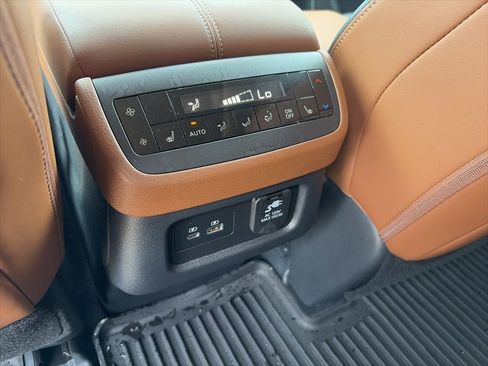 Used 2025 Nissan Pathfinder Platinum w/ Cargo Package image 11