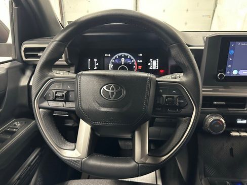 Used 2025 Toyota 4Runner SR5 image 18