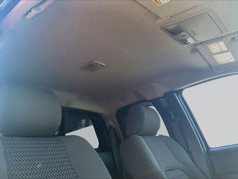 Used 2005 Nissan Frontier LE AWD/4WD image 24