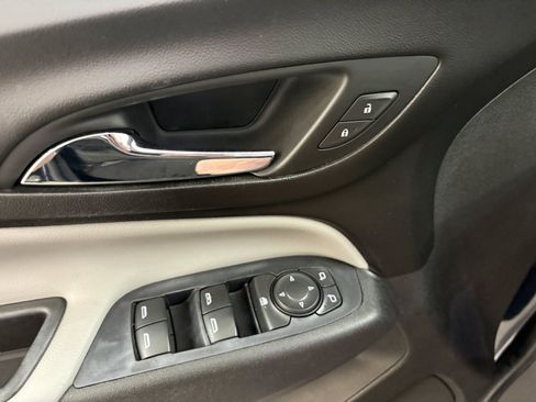 Used 2019 Chevrolet Equinox LT FWD image 25