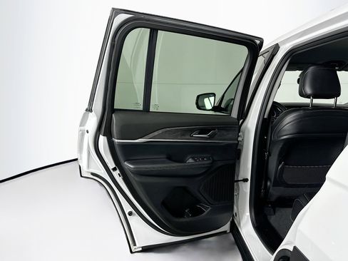 Used 2023 Jeep Grand Cherokee Limited w/ Black Appearance Package image 26