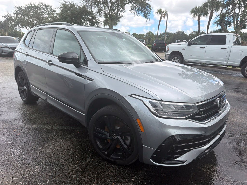 Used 2024 Volkswagen Tiguan SE R-Line FWD image 1