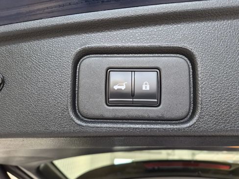Used 2025 Nissan Pathfinder SL AWD/4WD image 17