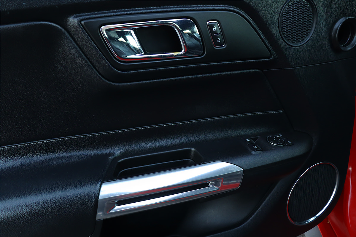 Used 2015 Ford Mustang Premium RWD image 19