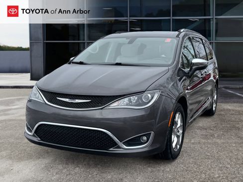 Used 2019 Chrysler Pacifica Limited image 9