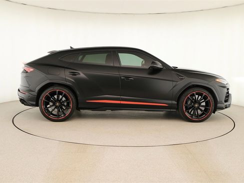 Used 2022 Lamborghini Urus image 8