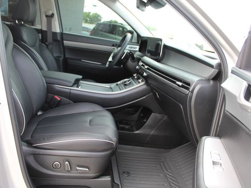 Used 2025 Hyundai Palisade SEL FWD image 14