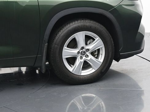 Used 2023 Toyota Highlander LE FWD image 11