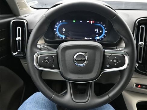 Used 2023 Volvo XC40 B5 Ultimate w/ Protection Package Premier image 24