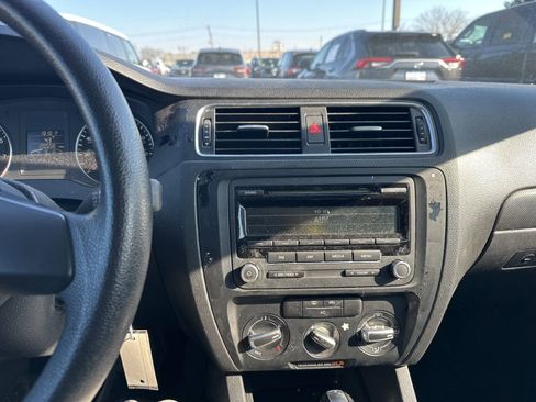 Used 2012 Volkswagen Jetta SE FWD image 6
