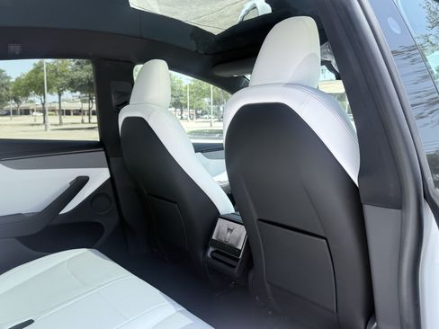 Used 2026 Tesla Model Y 2WD image 40