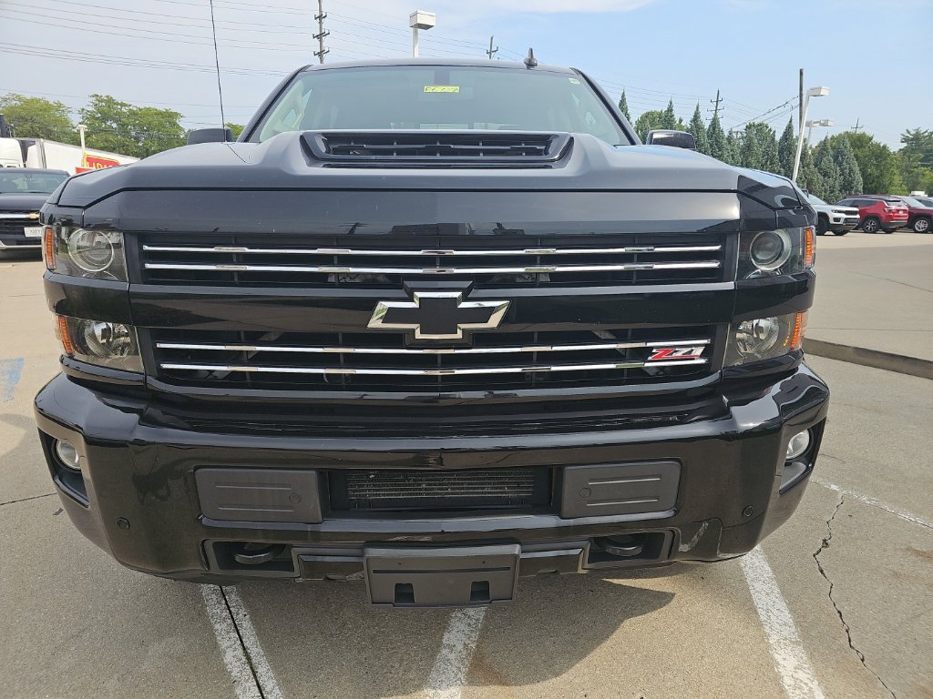 Used 2018 Chevrolet Silverado 2500 LT w/ Midnight Edition AWD/4WD image 8