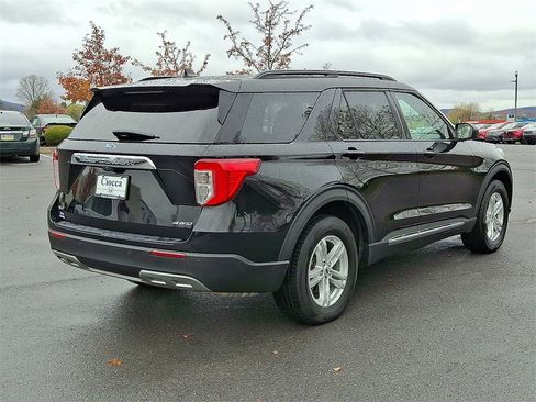 Used 2022 Ford Explorer XLT w/ Equipment Group 202A image 9