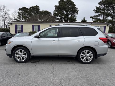 Used 2018 Nissan Pathfinder SL w/ SL Premium Package image 10