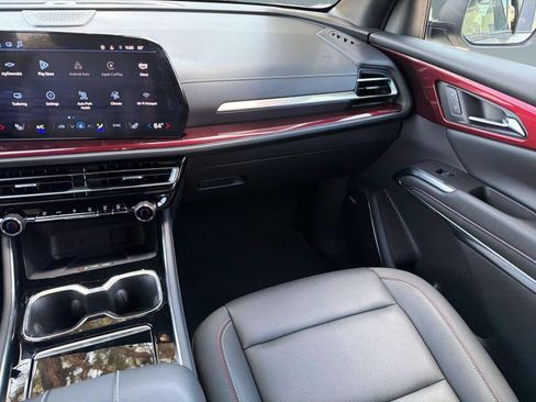 Used 2025 Chevrolet Traverse Z71 w/ Enhanced Driving Package AWD/4WD image 30