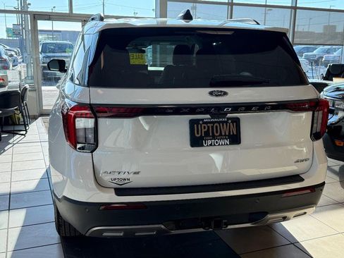 New 2026 Ford Explorer Active w/ Active Comfort Package image 3