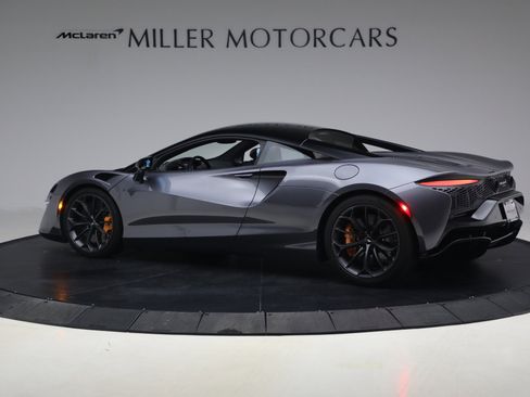 Used 2024 McLaren Artura image 4