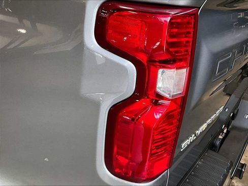 Used 2023 Chevrolet Silverado 1500 LT AWD/4WD image 35