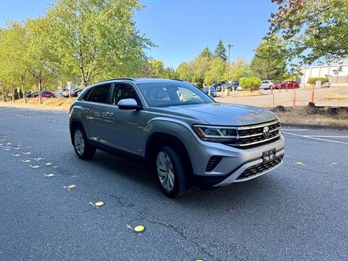 Used 2020 Volkswagen Atlas Cross Sport SE AWD/4WD image 2