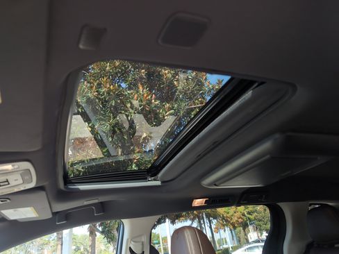 Certified 2023 Toyota Sienna Platinum image 28