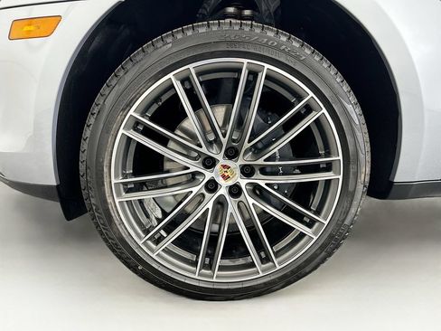 Used 2026 Porsche Macan AWD/4WD image 31