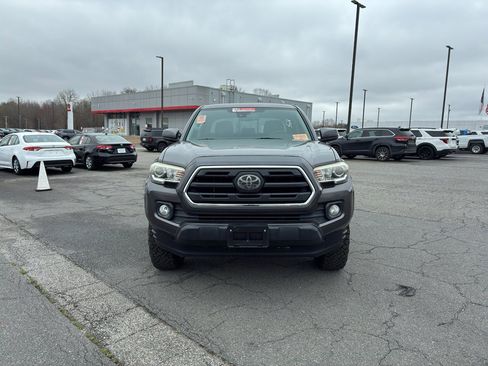Used 2018 Toyota Tacoma SR5 image 2