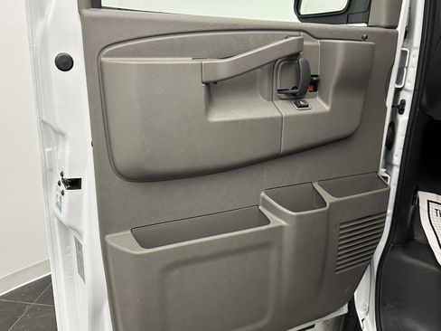 Used 2024 GMC Savana 2500 w/ Driver Convenience Package image 10