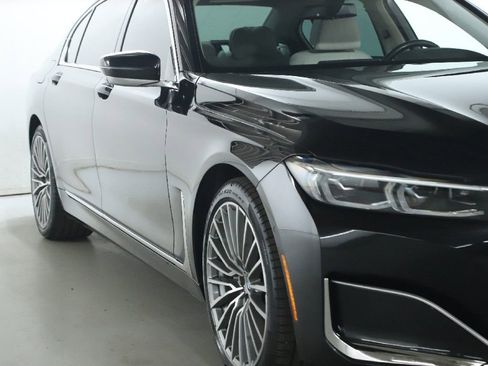 Used 2022 BMW 740i xDrive w/ Premium Package AWD/4WD image 10