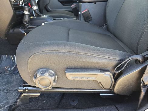 Used 2021 Jeep Wrangler Unlimited Sport image 17