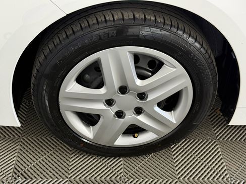 Used 2022 Toyota Corolla LE image 8