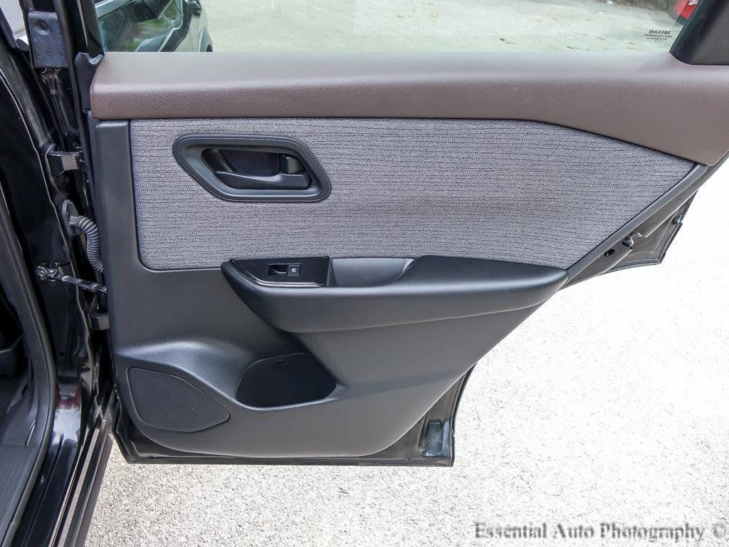 Used 2023 Nissan Rogue S AWD/4WD image 22