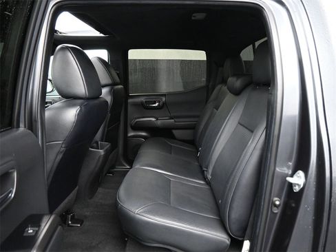 Used 2022 Toyota Tacoma TRD Sport image 18