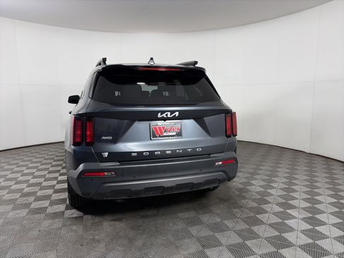 Certified 2022 Kia Sorento S w/ Panoramic Sunroof Package image 7