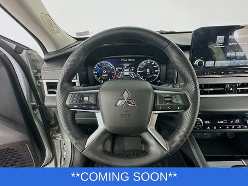 Used 2024 Mitsubishi Outlander SE image 11