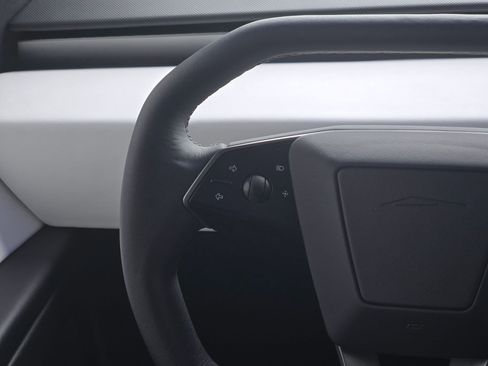 Used 2024 Tesla Cybertruck AWD Crew Cab image 19