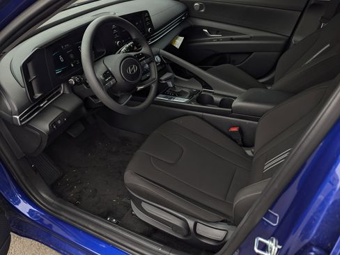 Certified 2025 Hyundai Elantra Blue image 9