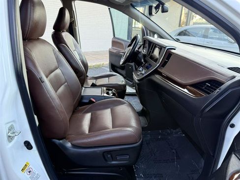 Used 2015 Toyota Sienna Limited Premium FWD image 11