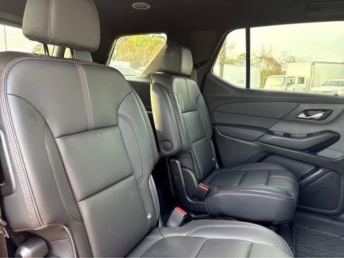 Used 2023 Chevrolet Traverse RS image 16