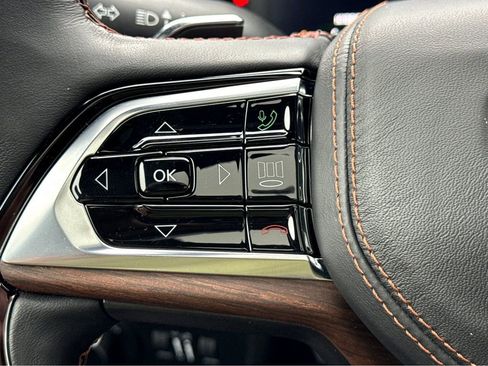 Certified 2022 Jeep Grand Cherokee Summit w/ Advanced Protech Group IV image 16