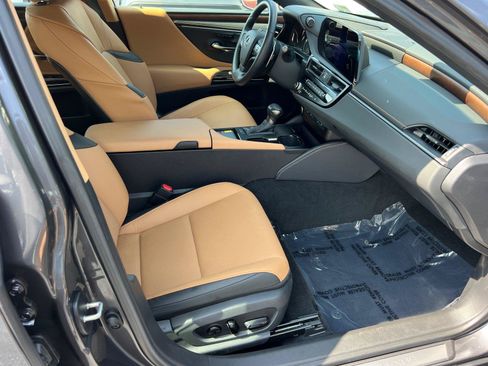 Certified 2025 Lexus ES 350 w/ Premium Package FWD image 13