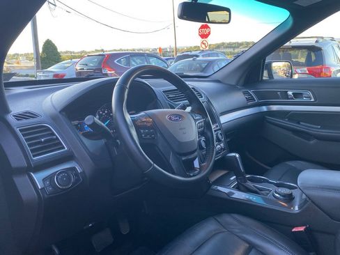 Used 2016 Ford Explorer XLT w/ Equipment Group 202A AWD/4WD image 11