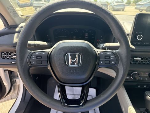 Used 2025 Honda Accord SE image 16