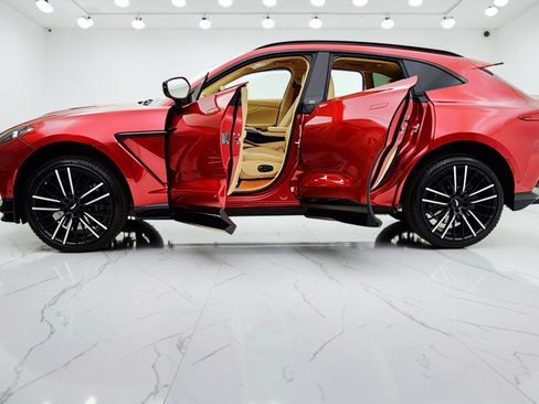 Used 2023 Aston Martin DBX 707 AWD/4WD image 4