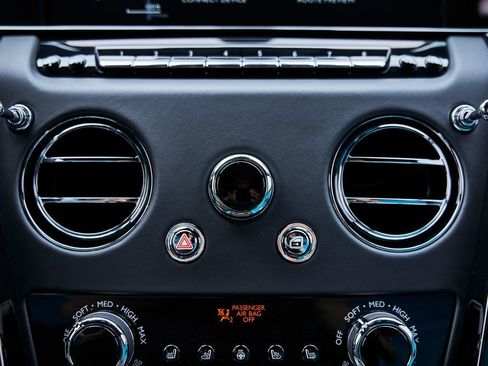 Used 2025 Rolls-Royce Cullinan Black Badge image 76