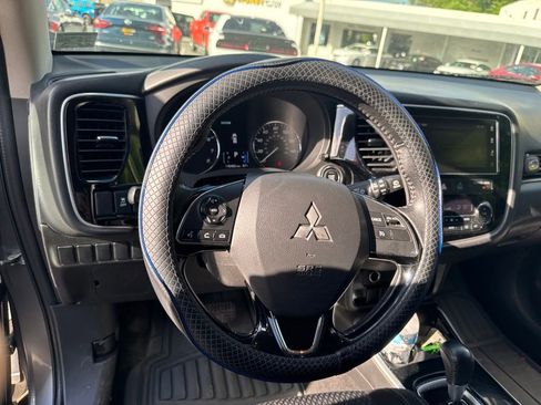 Used 2018 Mitsubishi Outlander AWD image 10