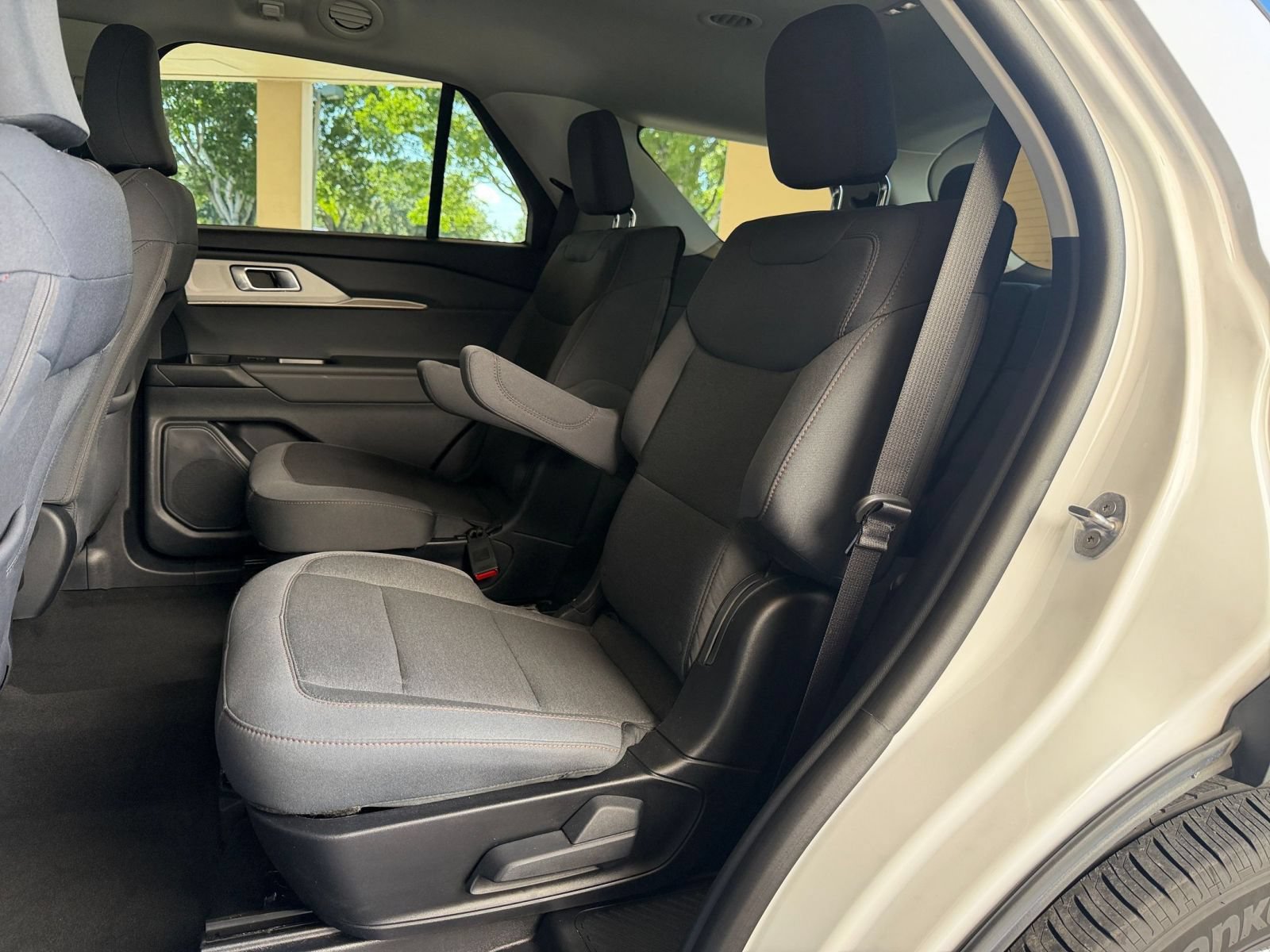 Used 2026 Ford Explorer Active AWD/4WD image 21