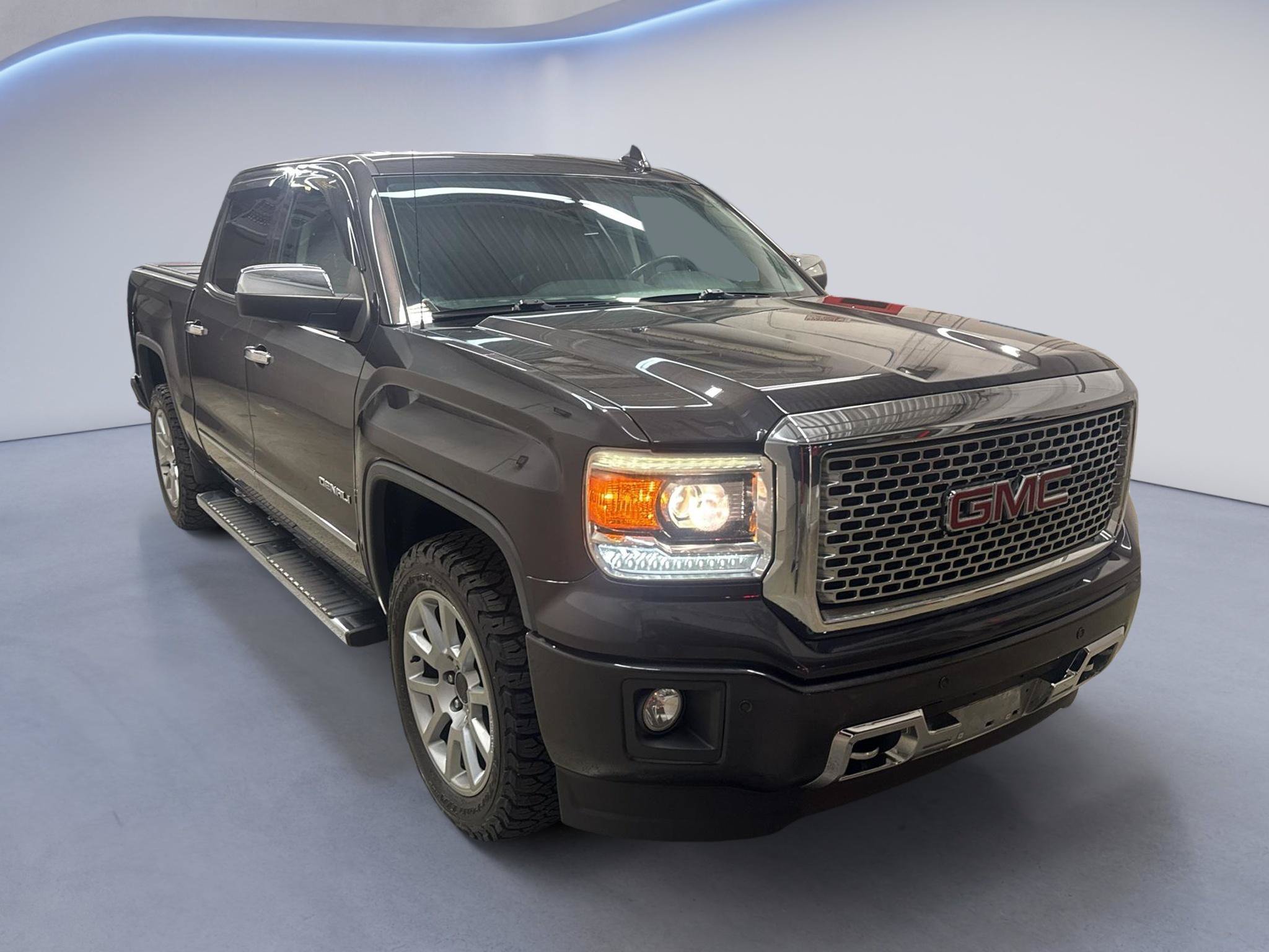 Used 2015 GMC Sierra 1500 Denali w/ Driver Alert Package AWD/4WD image 1